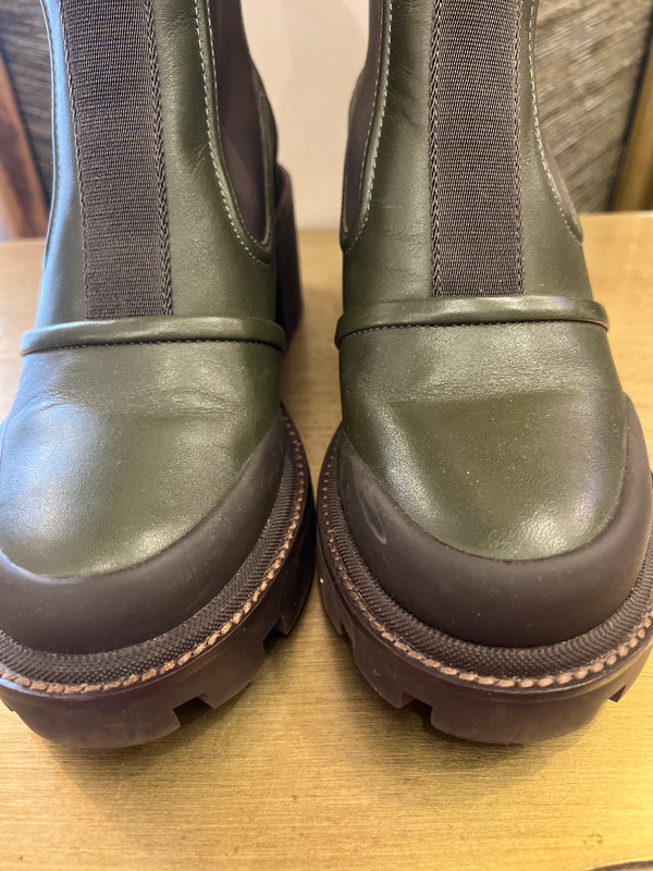 Tory Burch Chelsea boot size 5