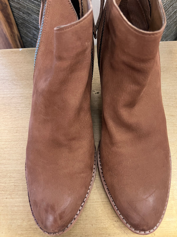 Dolce vita tan zip ankle boots size 8