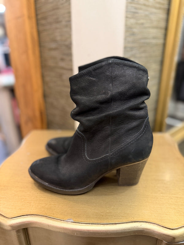 Steve Madden black boots Size 6