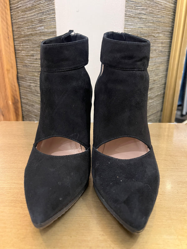 Unisa Black Suede shoes size 6