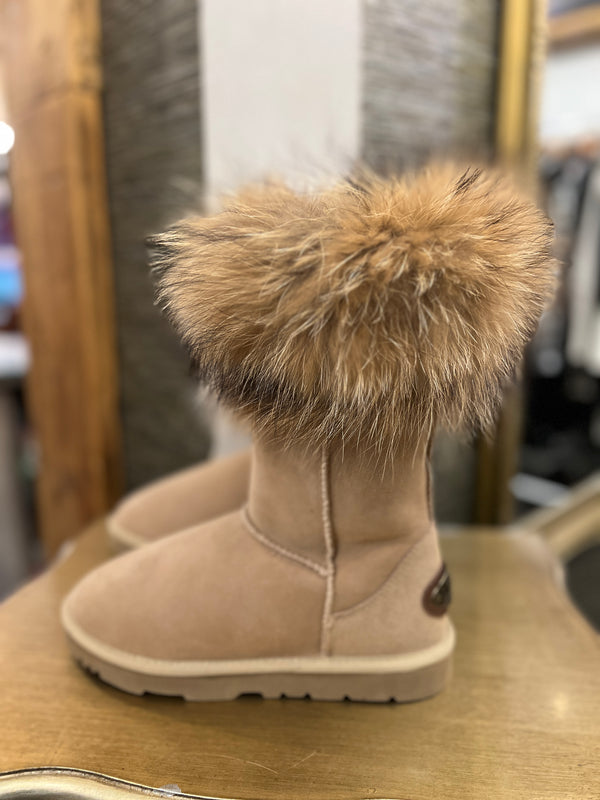 Kingdom of sheepskin boots size 5