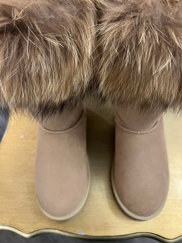 Kingdom of sheepskin boots size 5