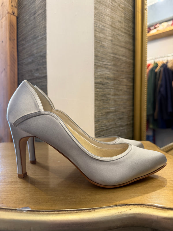 Rainbow silver shoes size 6.5
