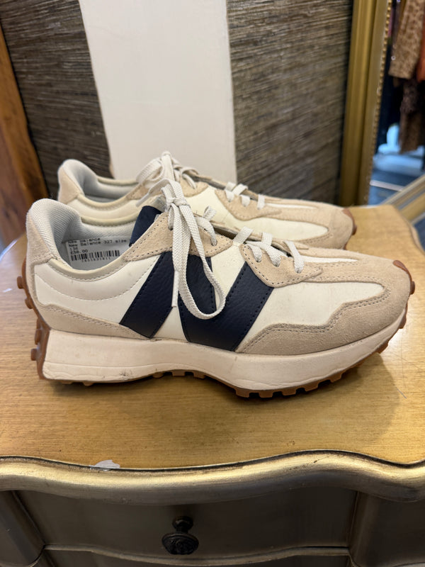 New Balance 327 Trainers | Size 5.5
