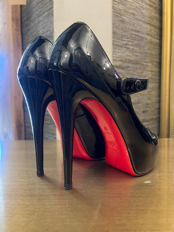 Louboutin Black patent open toe size 37