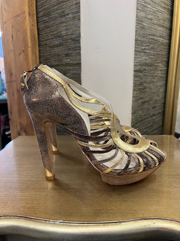 Strutt Couture gold sandals size 40
