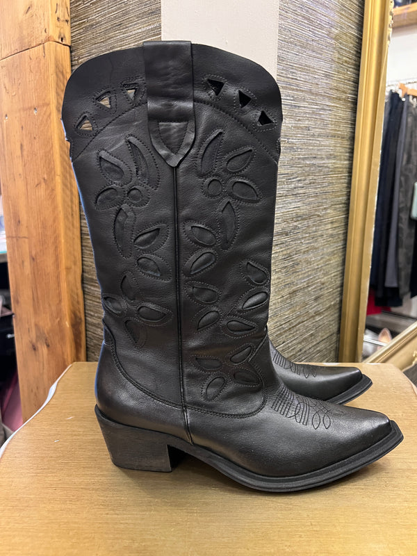 Daniel black cowboy boots Size 6