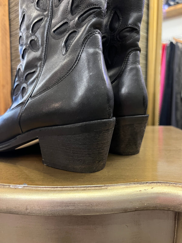 Daniel black cowboy boots Size 6