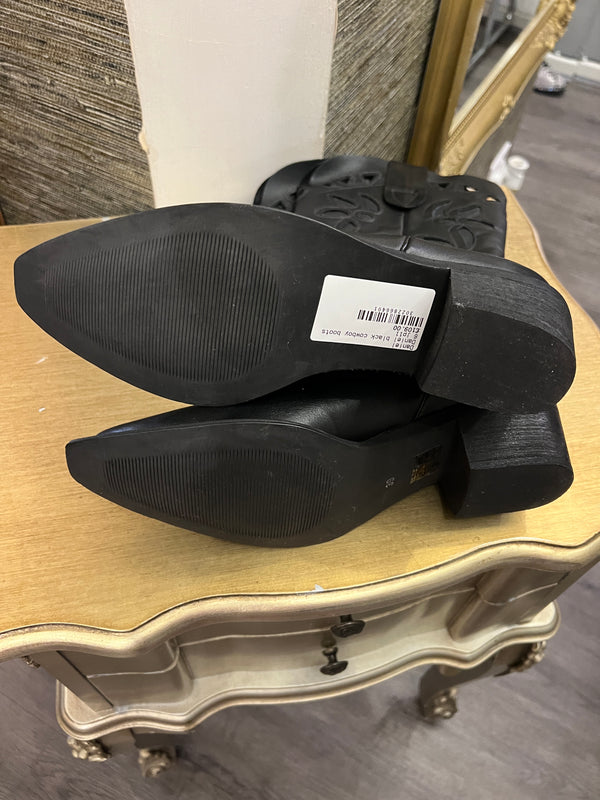 Daniel black cowboy boots Size 6