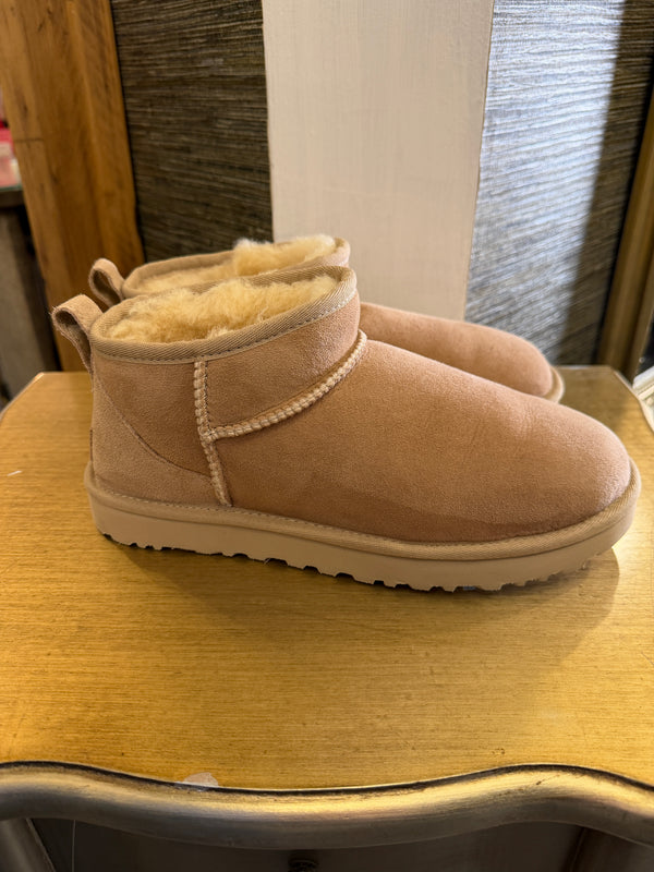 UGG short boot nude size 6