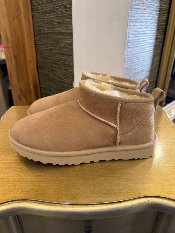 UGG short boot nude size 6