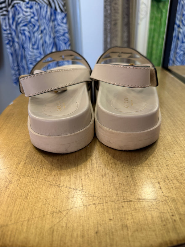 Gucci White interlocking sandals size 40