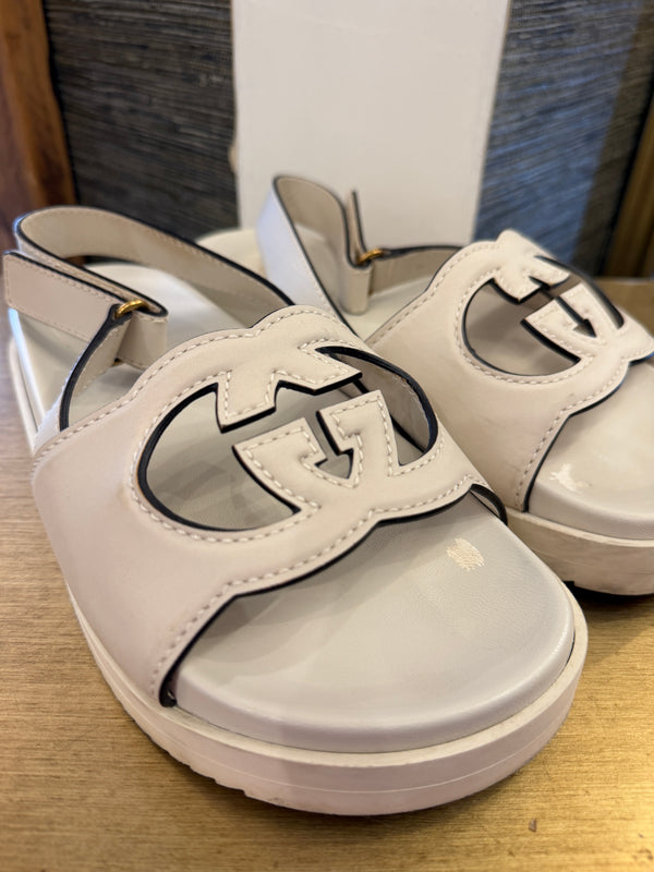 Gucci White interlocking sandals size 40