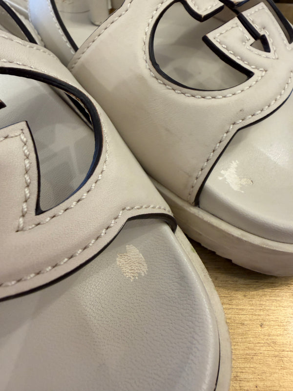 Gucci White interlocking sandals size 40
