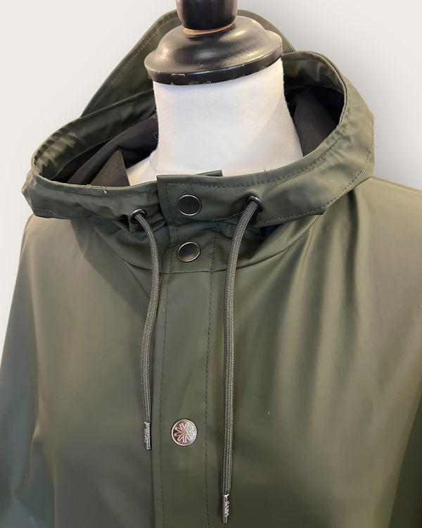 Rain’s Khaki Mac size Medium