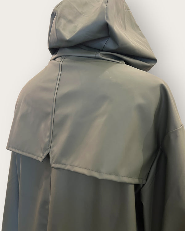 Rain’s Khaki Mac size Medium