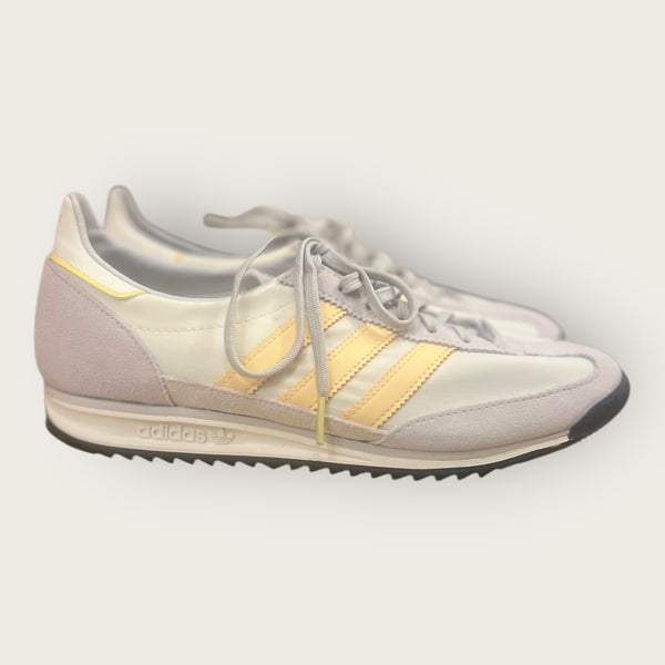Adidas trainers cream/ apricot size 7.5