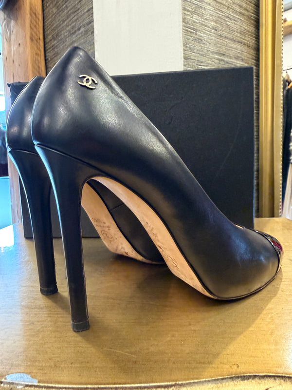 Chanel black leather & patent toe-cap 90mm pump size 38.5