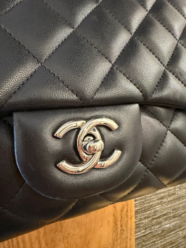 Chanel Jumbo Classic flap - black lambskin leather