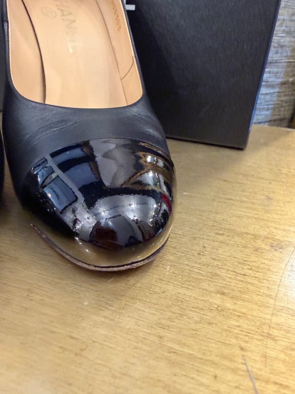 Chanel black leather & patent toe-cap 90mm pump size 38.5