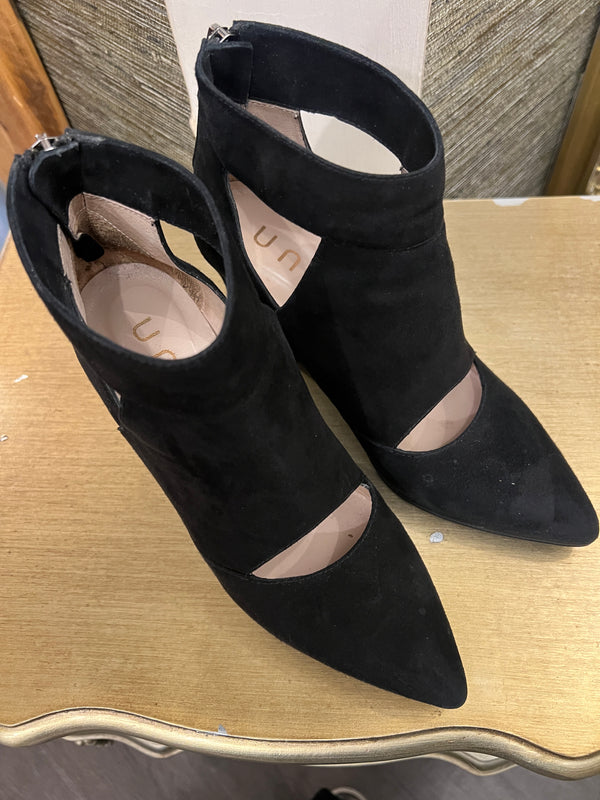 Unisa Black Suede shoes size 6