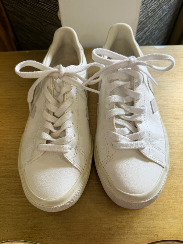 Vega Natural trainer size 37