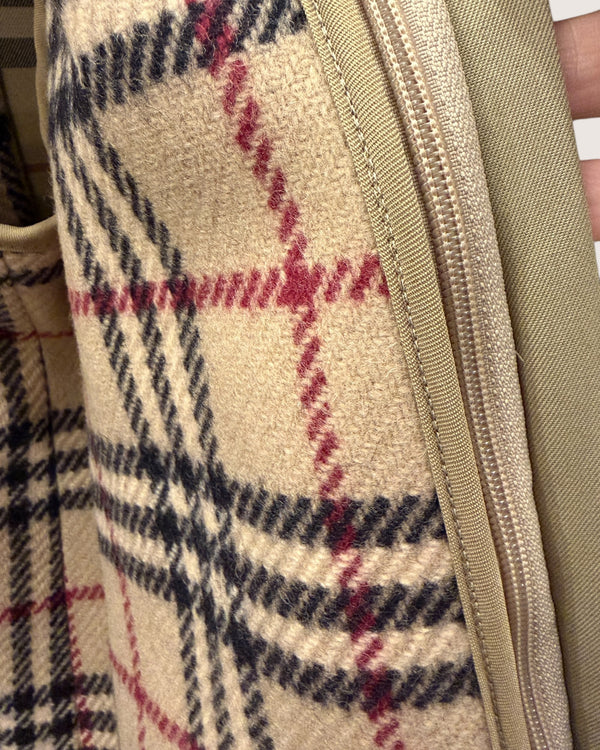 Burberry unisex mac size 48/14