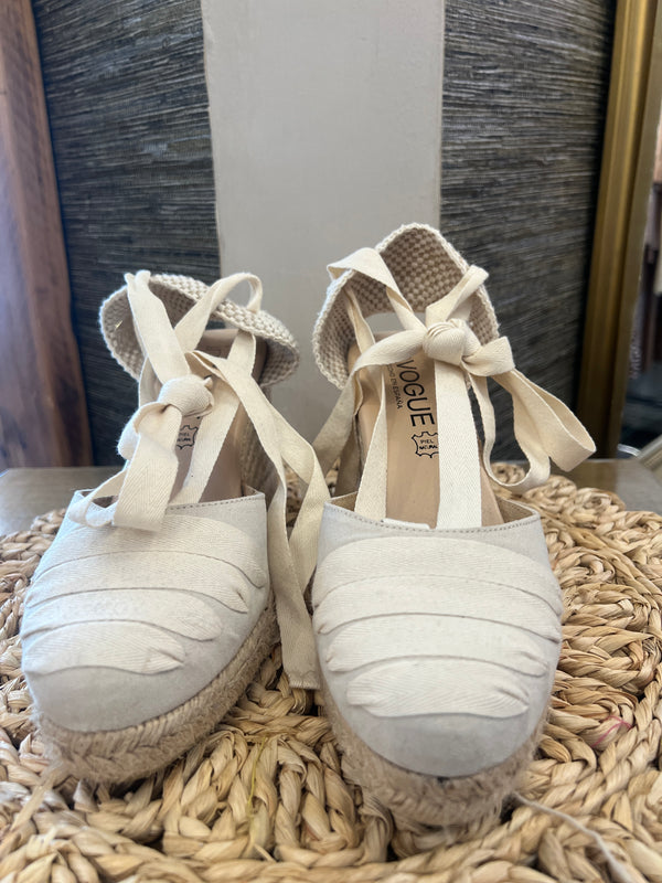 ‘In vogue’ cream espadrilles size 40