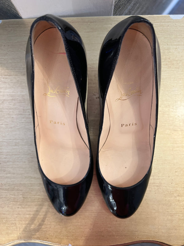 Black patent louboutin shoes 5.5