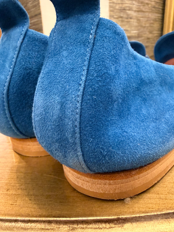 La Cora Blue suede loafers size 40