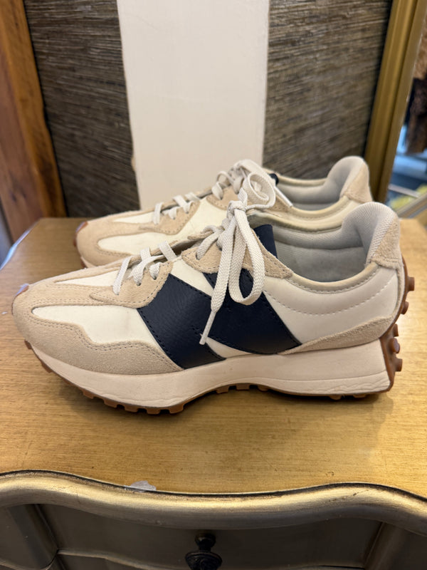 New Balance 327 Trainers | Size 5.5