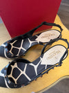 Valentino Garavani Rockstud Low Heel Pumps size 40