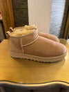 UGG short boot nude size 6