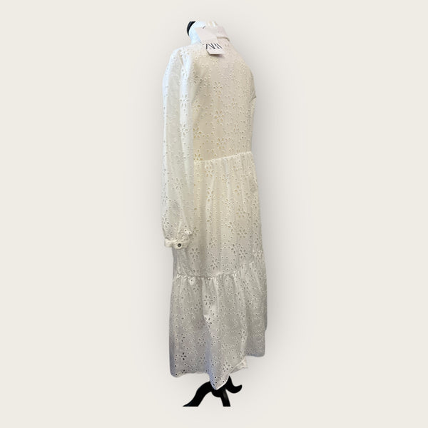 Zara white dress Size Medium