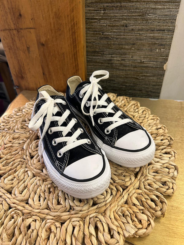 Converse black size 4