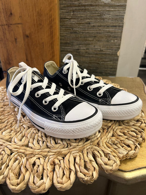 Converse black size 4