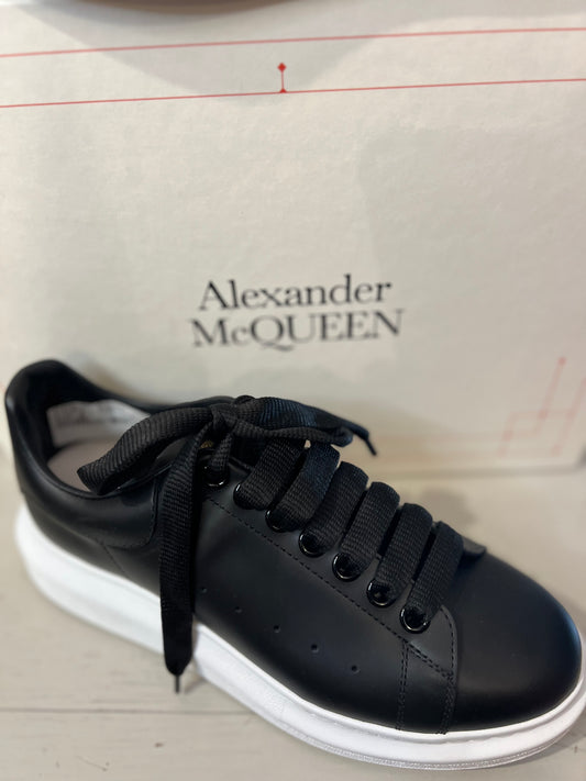 Alexander McQueen black trainer 5.5