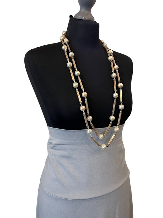Nour pearl necklace